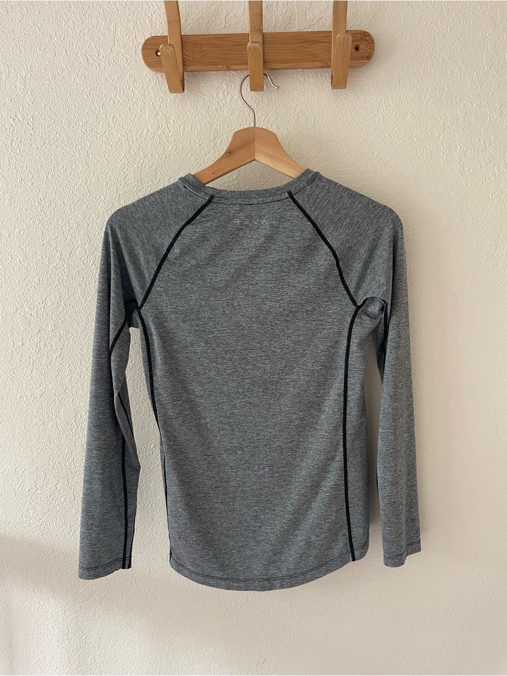 Reva Women’s Long Sleeve Athletic Workout Top Heather Gray & Black SZ S - Picture 7 of 8